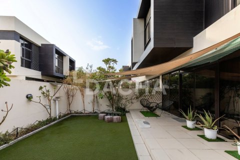 Вилла с 3 спальнями в DAMAC Hills (Akoya by DAMAC), ОАЭ №155701 4