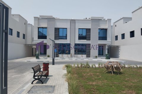 5 bedrooms Villa in Doha, Qatar No. 58525 2