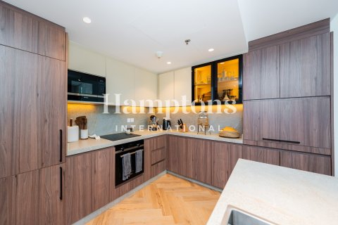 Квартира с 2 спальнями в The Address Dubai Marina, ОАЭ №156534 5
