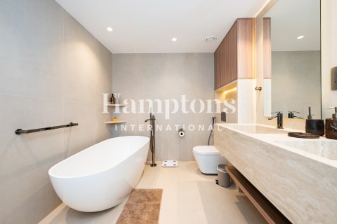 Квартира с 2 спальнями в The Address Dubai Marina, ОАЭ №156534 16