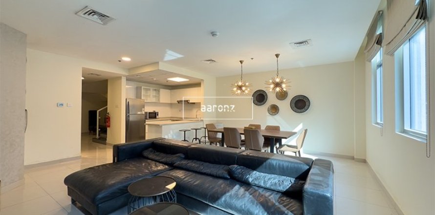 Квартира с 3 спальнями  №106646