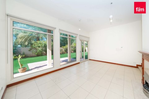 3 bedrooms Villa in Dubai, UAE No. 166214 4