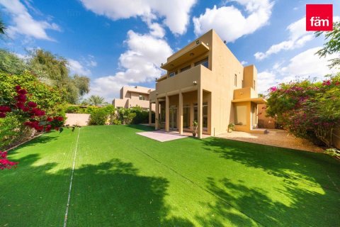 3 bedrooms Villa in Dubai, UAE No. 166214
