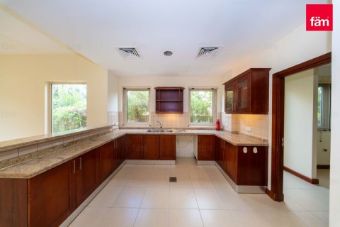 3 bedrooms Villa in Dubai, UAE No. 166214 24