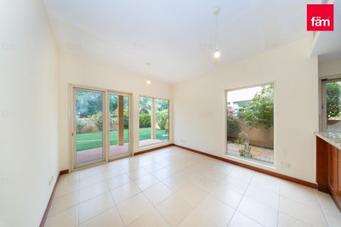 3 bedrooms Villa in Dubai, UAE No. 166214 9