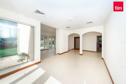 3 bedrooms Villa in Dubai, UAE No. 166214 6