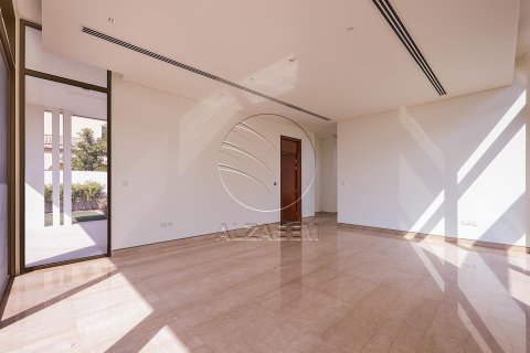5 bedrooms Villa in Abu Dhabi, UAE No. 91113 21