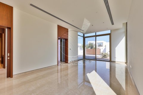 5 bedrooms Villa in Abu Dhabi, UAE No. 91113 24