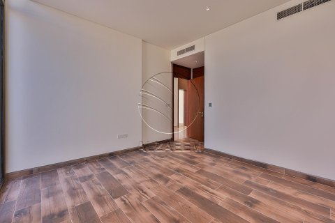 5 bedrooms Villa in Abu Dhabi, UAE No. 91113 16