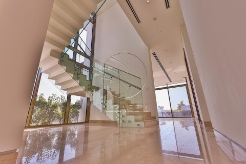 5 bedrooms Villa in Abu Dhabi, UAE No. 91113 19
