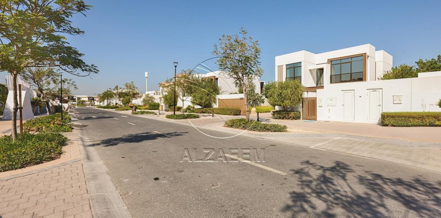 5 bedrooms Villa in Abu Dhabi, UAE No. 91113