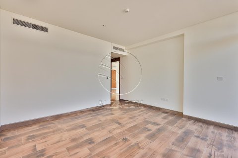 5 bedrooms Villa in Abu Dhabi, UAE No. 91113 15