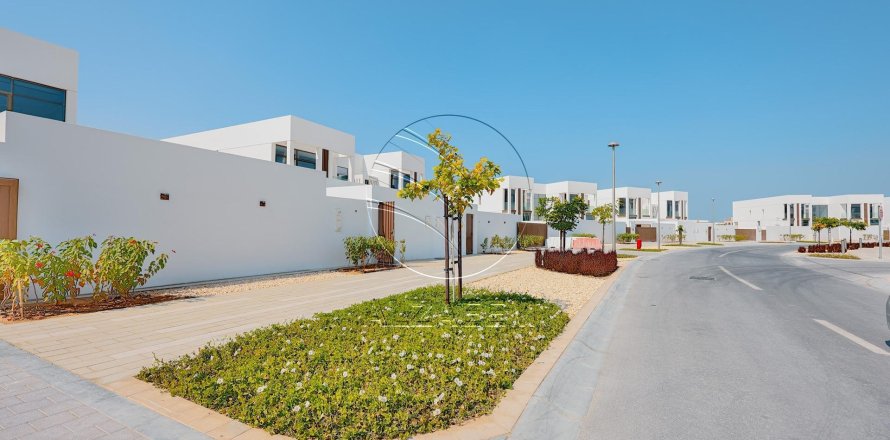 Villa de 5 dormitorios en Abu Dhabi, UAE No. 91111