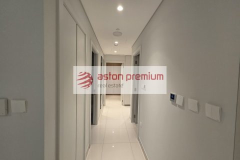 Квартира с 2 спальнями в EMAAR Beachfront, ОАЭ №203242 6