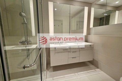 Квартира с 2 спальнями в EMAAR Beachfront, ОАЭ №203242 17