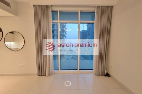 Квартира с 2 спальнями в EMAAR Beachfront, ОАЭ №203242 4