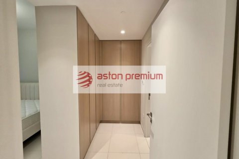 Квартира с 2 спальнями в EMAAR Beachfront, ОАЭ №203242 12