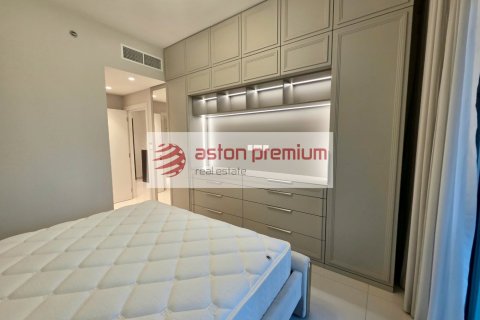 Квартира с 2 спальнями в EMAAR Beachfront, ОАЭ №203242 15