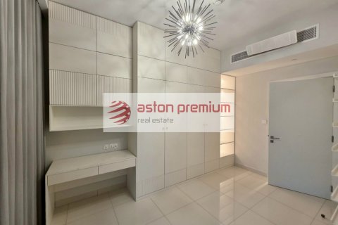 Квартира с 2 спальнями в EMAAR Beachfront, ОАЭ №203242 7