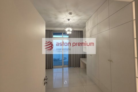 Квартира с 2 спальнями в EMAAR Beachfront, ОАЭ №203242 14