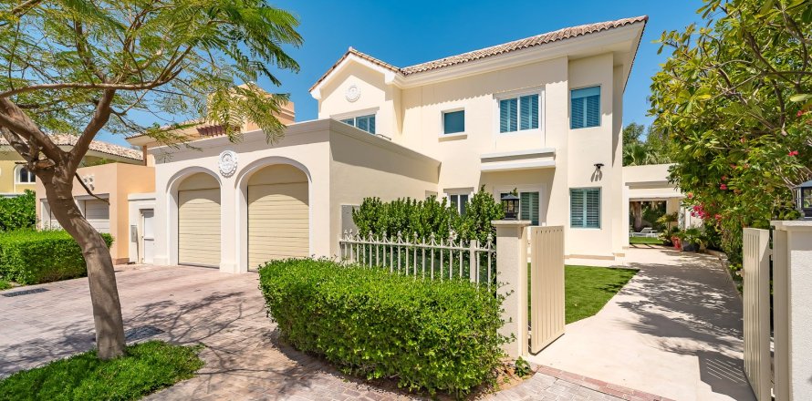 Villa de 5 dormitorios en Dubai Sports City, UAE No. 154356
