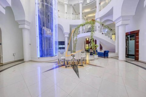 Villa de 8 dormitorios en Sector E, UAE No. 150282 7