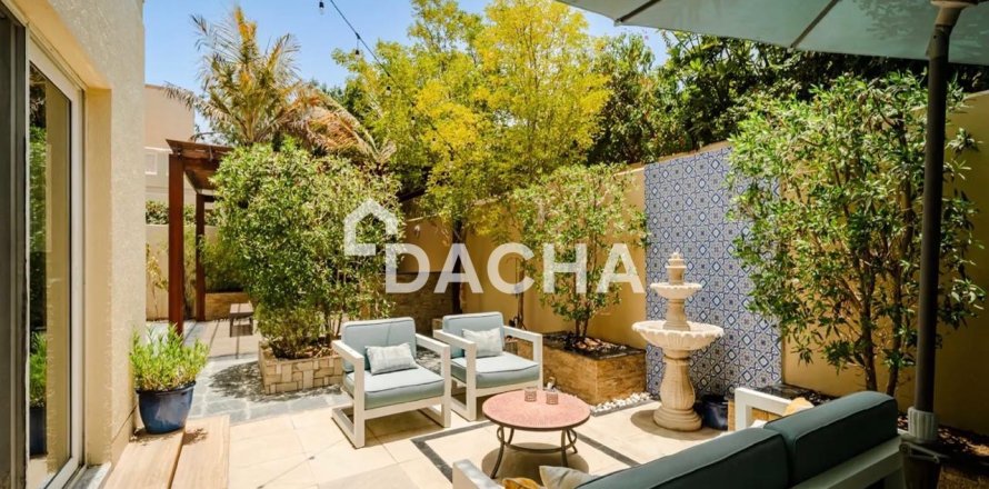 Villa de 3 dormitorios en Meadows, UAE No. 210330