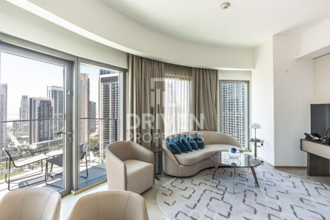 Квартира с 2 спальнями в Address Harbour Point, ОАЭ №193716