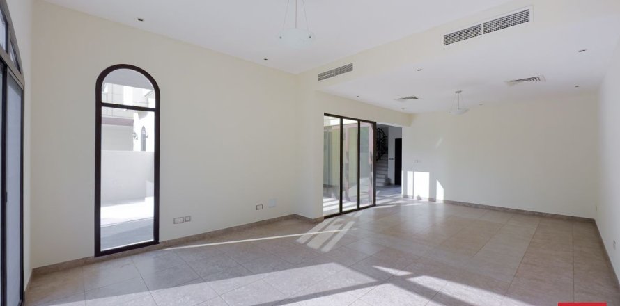 Townhouse de 4 dormitorios en Dubai, UAE No. 164320