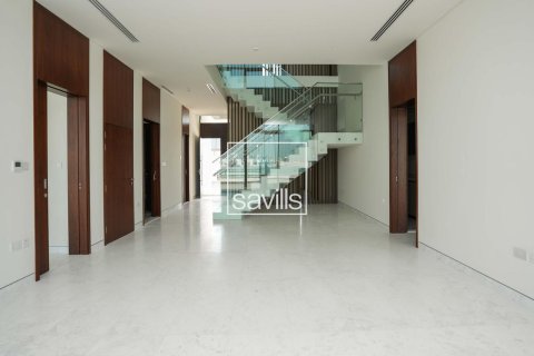 6 bedrooms Villa in Abu Dhabi, UAE No. 194817 3