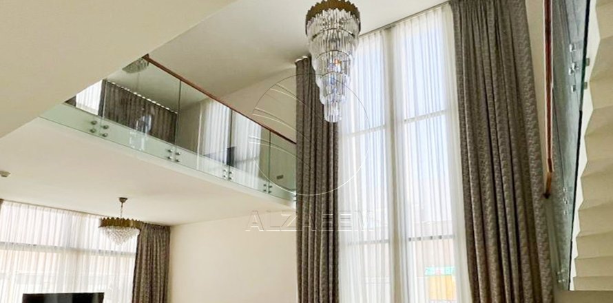 Villa de 4 dormitorios en  Yas Island, UAE No. 150079