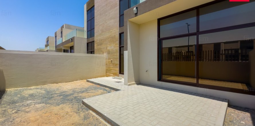 4 bedrooms Townhouse in Dubai, UAE No. 42354