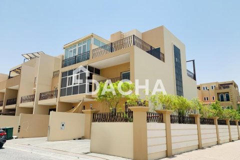 Вилла с 3 спальнями в District 15, ОАЭ №162074