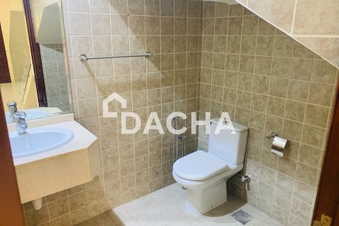 Вилла с 3 спальнями в District 15, ОАЭ №162074 8
