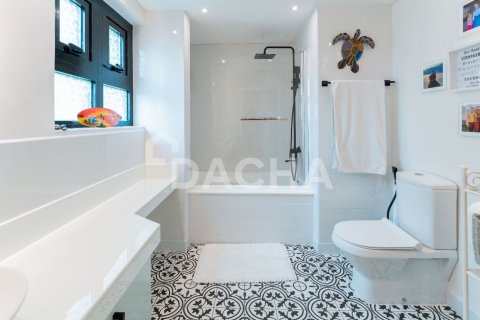Appartement de 3 chambres à Shoreline Apartments, UAE No. 162070 4