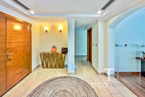 Вилла с 3 спальнями в Jumeirah Park, ОАЭ №73863 3
