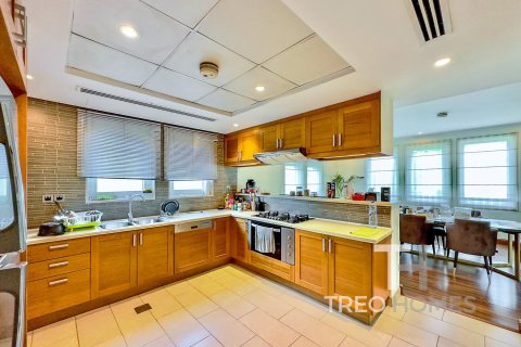 Вилла с 3 спальнями в Jumeirah Park, ОАЭ №73863 11