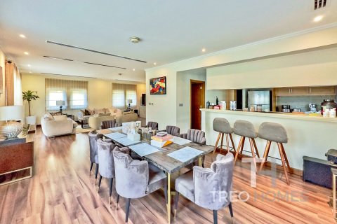 Вилла с 3 спальнями в Jumeirah Park, ОАЭ №73863 9