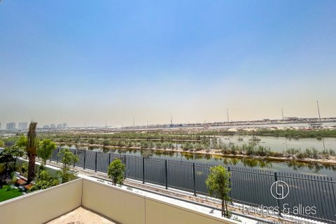 Villa de 4 dormitorios en Dubai, UAE No. 102394 10