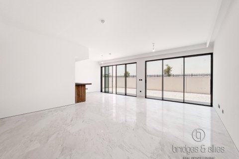 Villa de 4 dormitorios en Dubai, UAE No. 102394 3