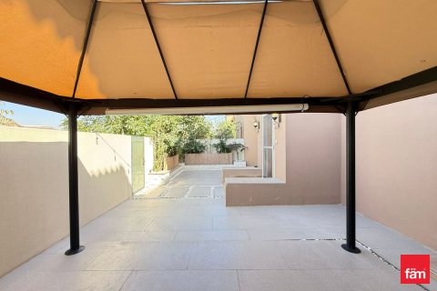4 bedrooms Villa in Dubai, UAE No. 142528 11