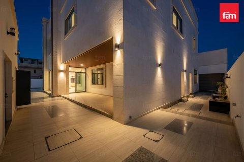 6 bedrooms Villa in Dubai, UAE No. 142526 29