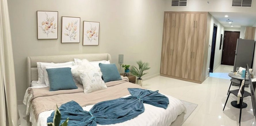 Studio Apartment in Dubai Sports City, UAE No. 170017