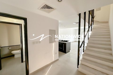 Villa de 3 chambres à Abu Dhabi, UAE No. 99205 3
