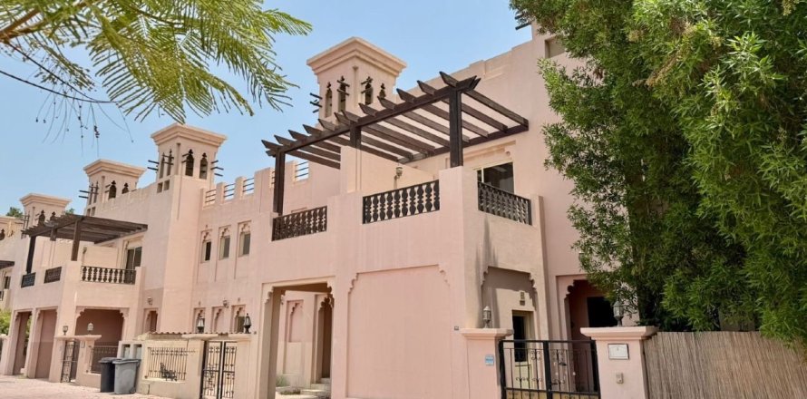 4 bedrooms Townhouse in Ras Al Khaimah, UAE No. 183955