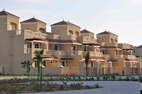 4 bedrooms Townhouse in Ras Al Khaimah, UAE No. 183955 8