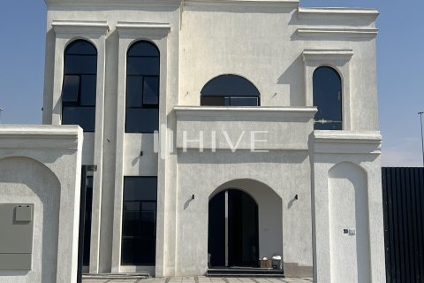 5 bedrooms Villa in Dubai, UAE No. 55871 2