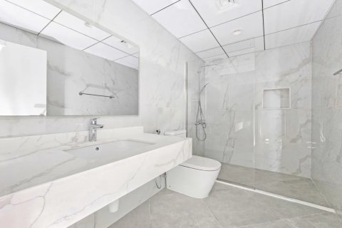 1 bedroom Apartment in Jumeirah Islands, UAE No. 183371 16