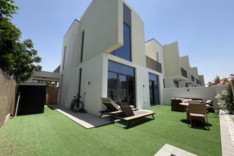 Townhouse de 4 dormitorios en Dubai, UAE No. 210460