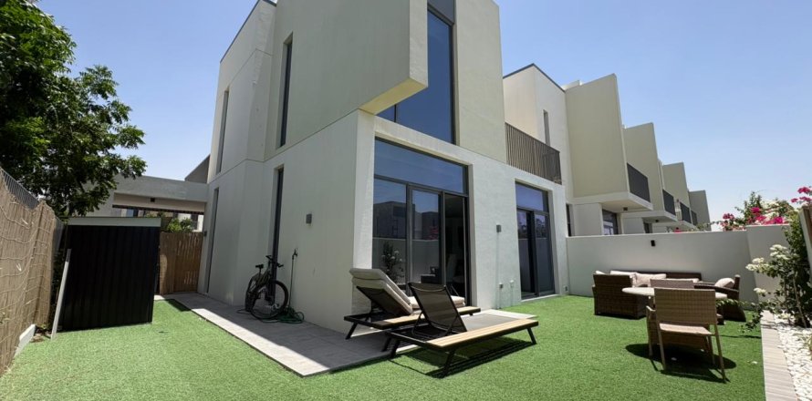 Townhouse de 4 dormitorios en Dubai, UAE No. 210460